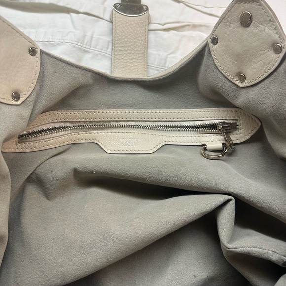 Louis Vuitton L Mahina Blanc - Picture 13 of 17